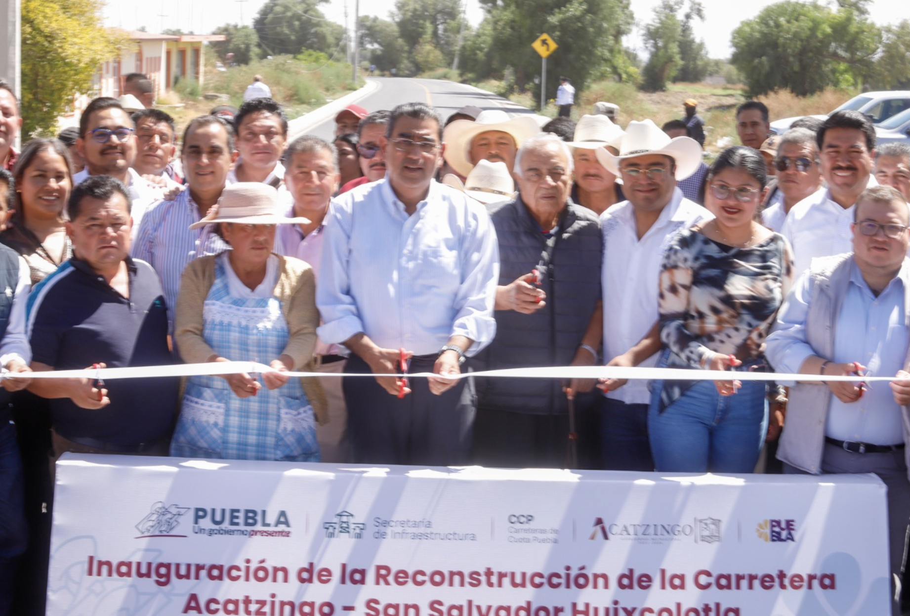 En Acatzingo SSCP inauguró la reconstrucción de la carretera Acatzingo-San Salvador Huixcolotla