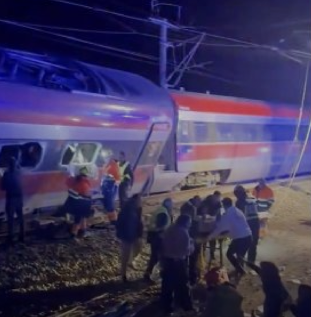 Descarrilamiento de dos trenes de alta velocidad deja al menos 21 ...