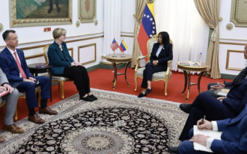 Delcy Rodríguez se reúne por primera vez con la nueva encargada de negocios de EE.UU.