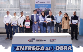 Entrega Lupita Cuautle aula equipada con tecnología en telesecundaria de Acatepec