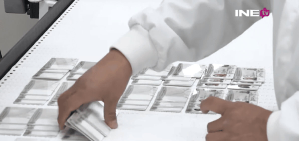 INE añade identidad no binaria y la palabra “indígena” en la nueva credencial para votar