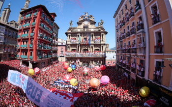Pamplona inicia las festividades de San Fermín con el tradicional Chupinazo