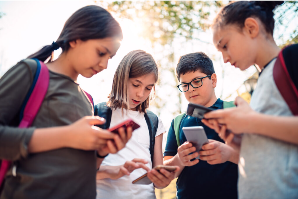 La SEP prepara un debate nacional sobre cómo replantear el uso de las redes sociales en niños y adolescentes