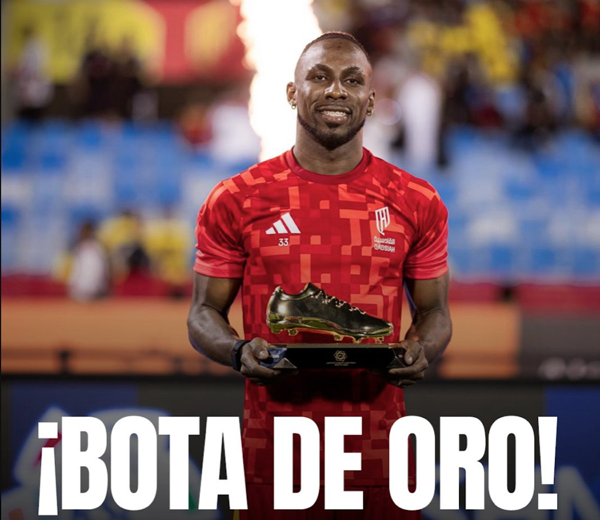 Julián Quiñones recibe la Bota de Oro en Arabia
