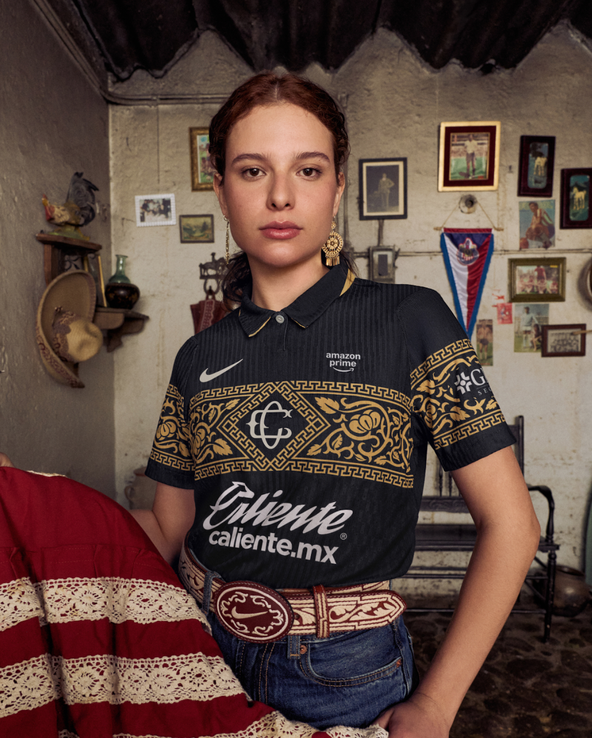 Chivas hace homenaje a la herencia charra en la presentación de su tercer uniforme